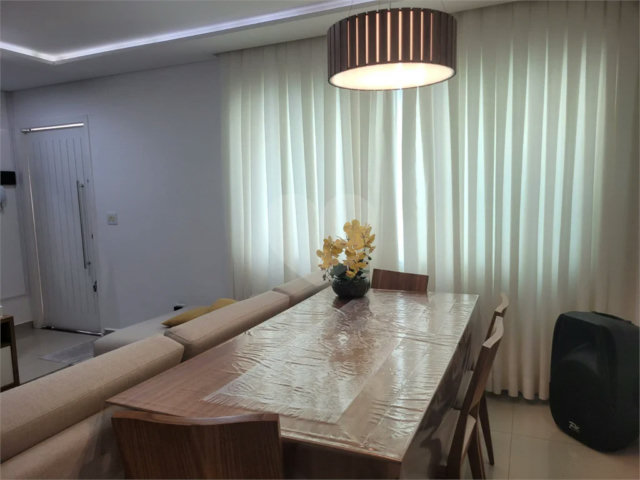 Casa à venda com 3 quartos, sendo 1 suíte, no condomínio Residencial Isabel, São Paulo - SP