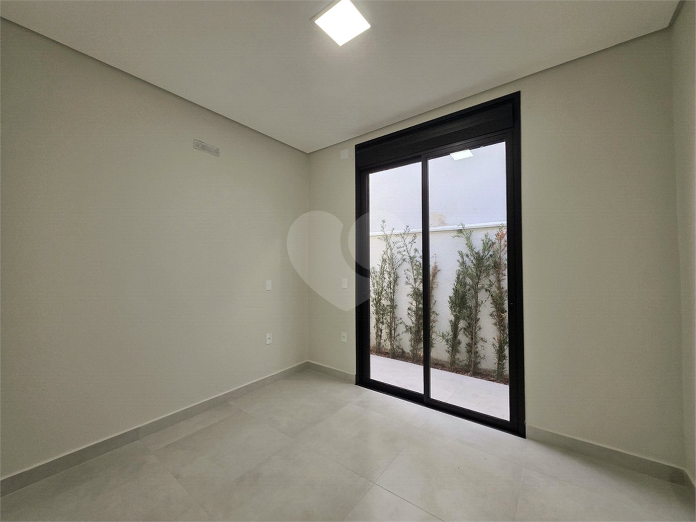 Casa à venda com 3 quartos, sendo 1 suíte, no condomínio Golden Park Residence, Sorocaba - SP