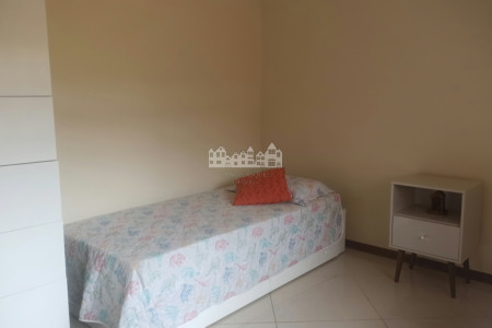 Casa à venda com 3 quartos, sendo 1 suíte, no condomínio Serra da Estrela, Atibaia - SP
