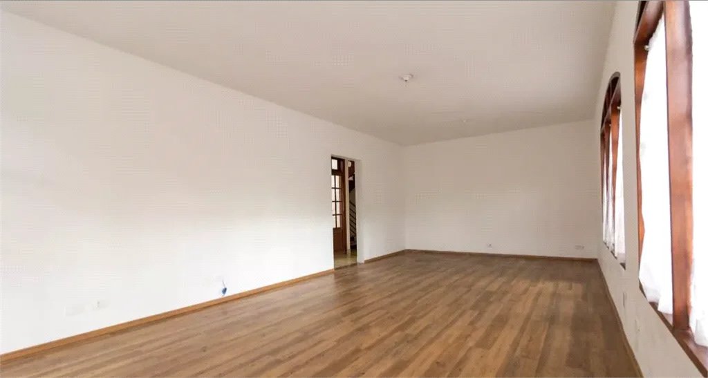 Casa à venda com 4 quartos, sendo 1 suíte,  em Vila Tiradentes, São Paulo, SP