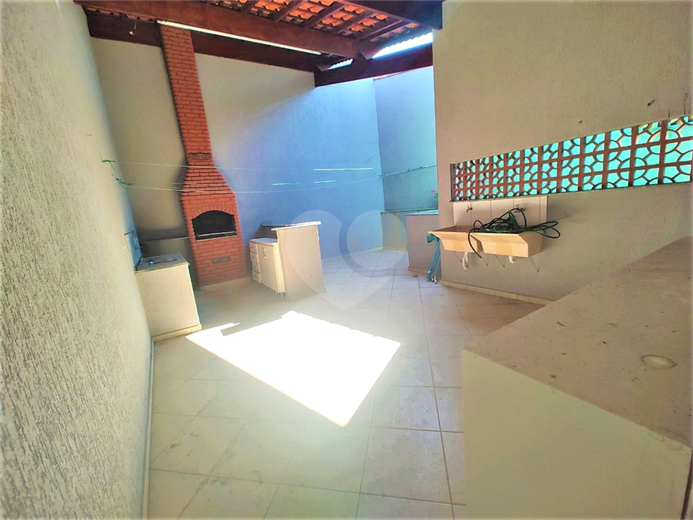 Sobrado à venda com 4 quartos, sendo 1 suíte, em Jardim Regina, São Paulo, SP