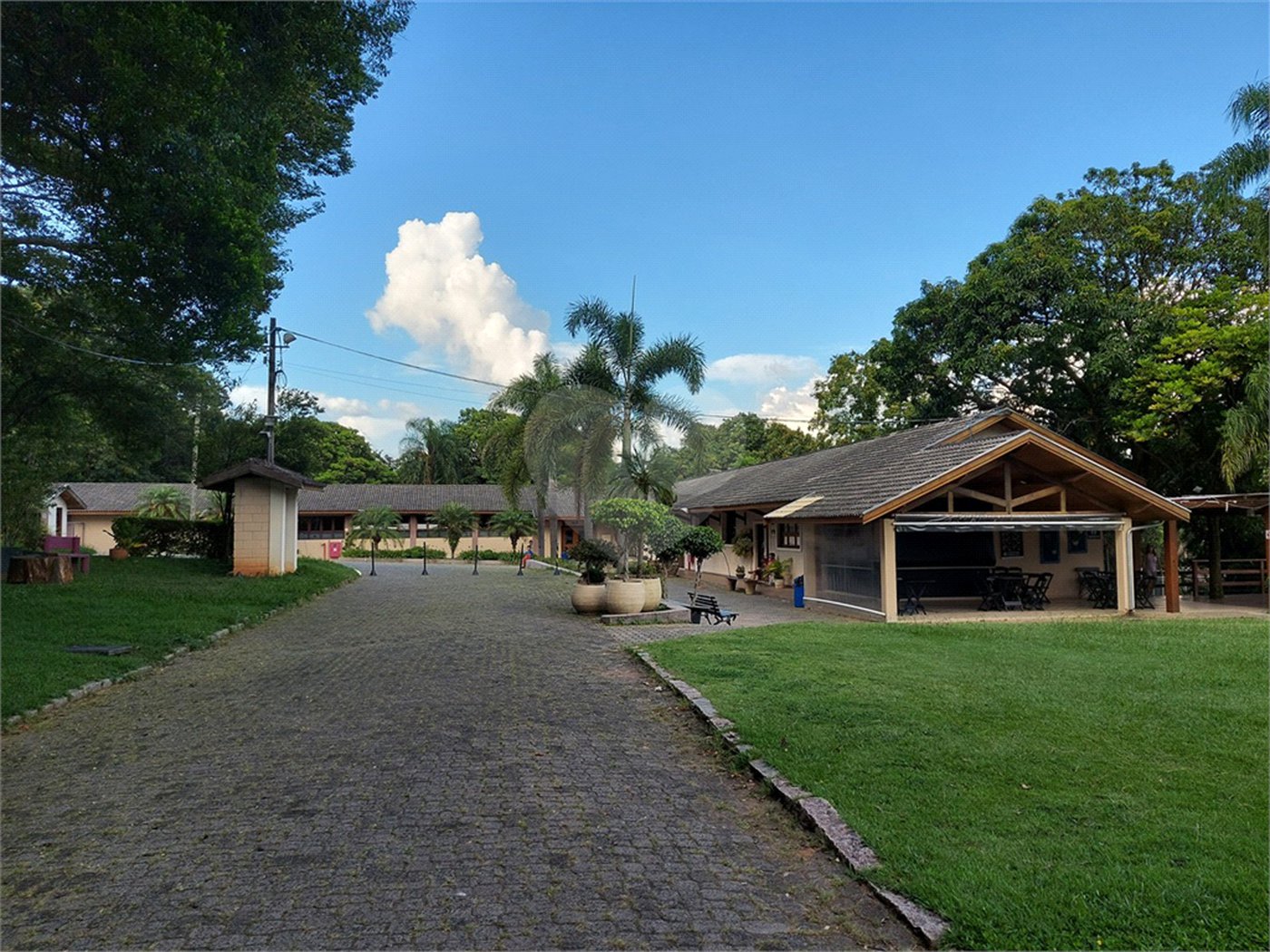 Casa à venda com 3 quartos, sendo 2 suítes, no condomínio Vinhas da Vista Alegre - Lado Café, Vinhedo - SP