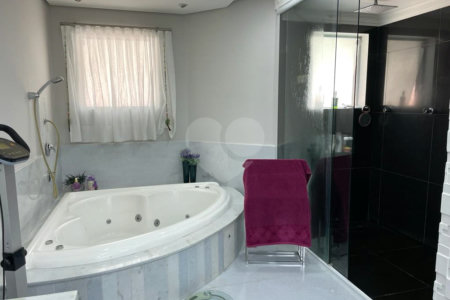 Casa à venda com 4 quartos, sendo 3 suítes, no condomínio Vila Hípica I, Vinhedo - SP