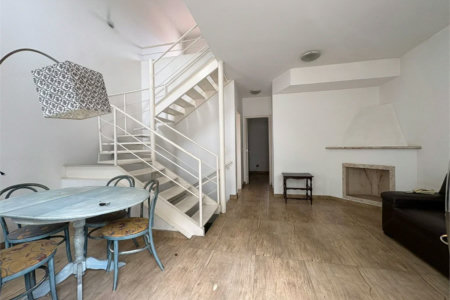 Casa à venda com 3 quartos, sendo 1 suíte, no condomínio New Village, Cotia - SP