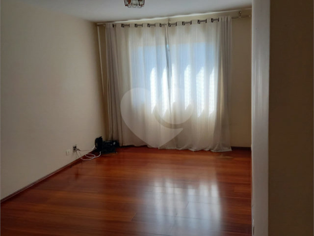 Apartamento à venda com 3 quartos, sendo 1 suíte,  em Santo Amaro, São Paulo, SP