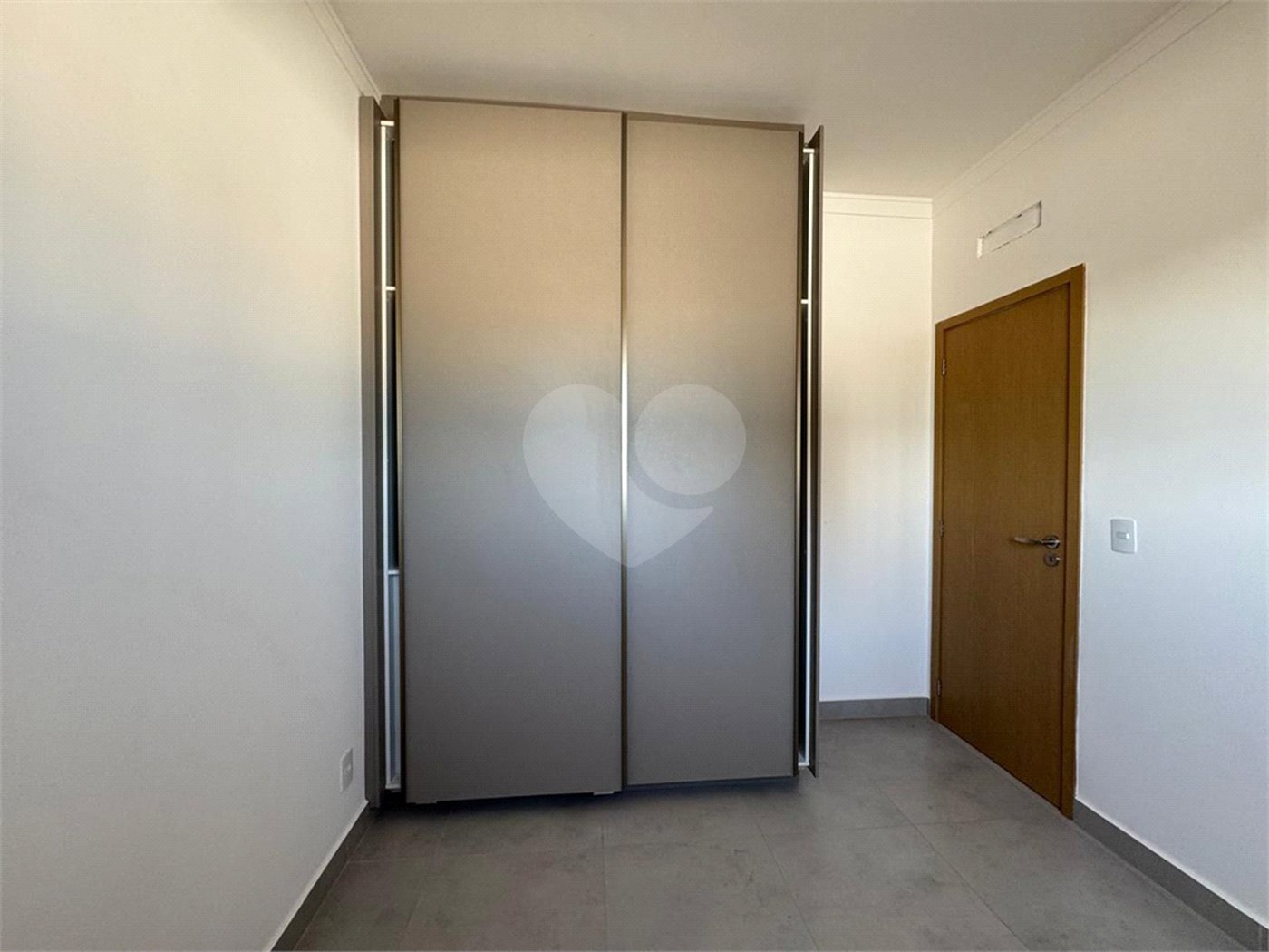 Apartamento à venda com 2 quartos, sendo 1 suíte,  em Jardim Sumaré, Ribeirão Preto, SP