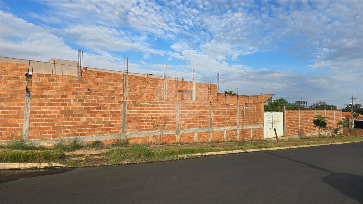 Sobrado à venda com 2 quartos em Cidade Jardim, Araraquara, SP