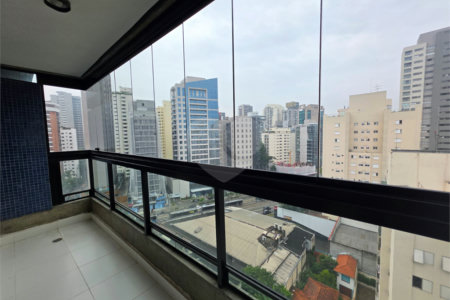 Apartamento à venda com 2 quartos, sendo 1 suíte, em Vila Olímpia, São Paulo, SP