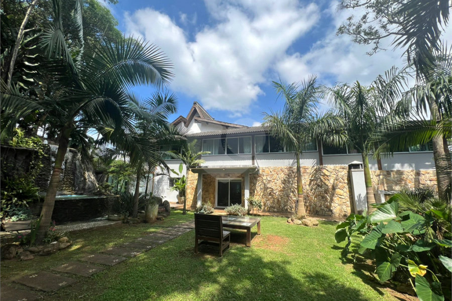 Casa à venda com 6 quartos, sendo 5 suítes, no condomínio Alpes da Cantareira, Mairiporã - SP