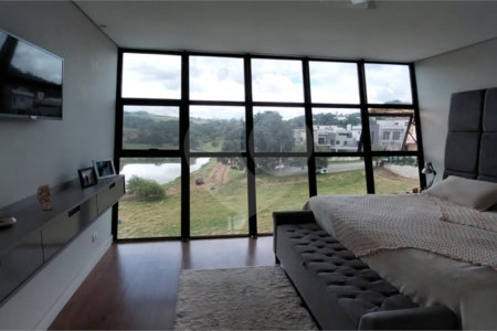 Casa à venda ou para alugar com 4 suítes no condomínio Figueira Garden, Atibaia - SP