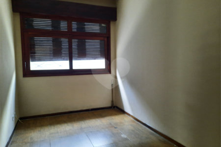 Casa Térrea à venda com 3 suítes em Interlagos, São Paulo, SP