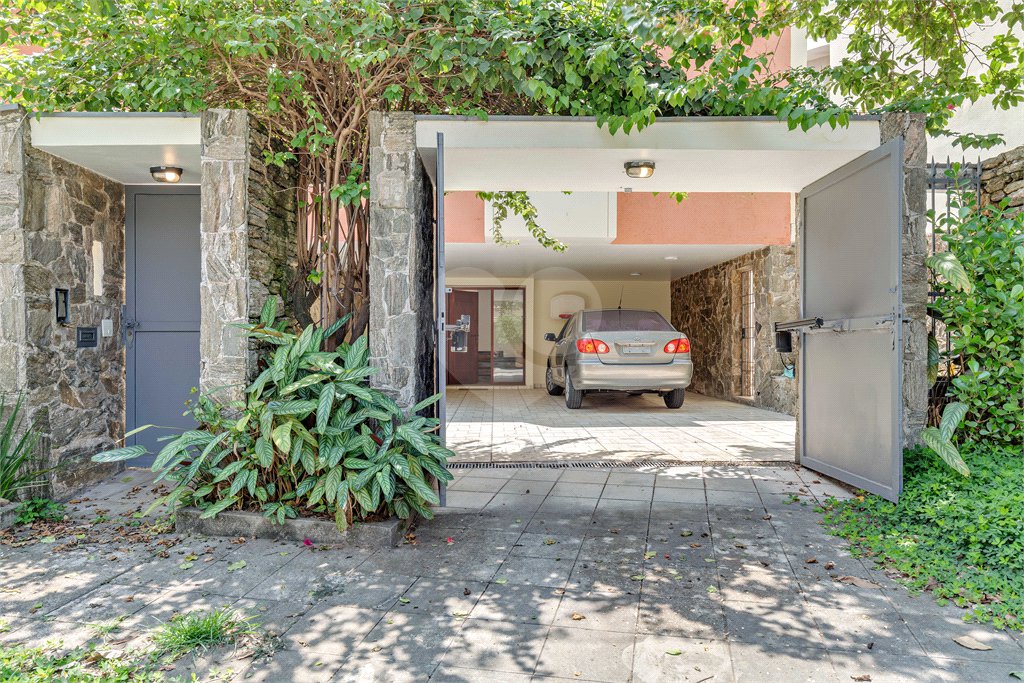 Casa à venda com 3 quartos, sendo 1 suíte,  em Granja Julieta, São Paulo, SP