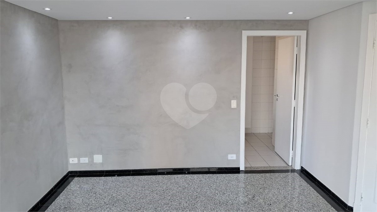 Apartamento para alugar com 3 quartos, sendo 2 suítes, em Jardim Marajoara, São Paulo, SP