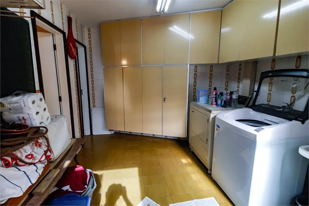 Sobrado à venda com 4 quartos, sendo 3 suítes, em Vila Sônia, São Paulo, SP