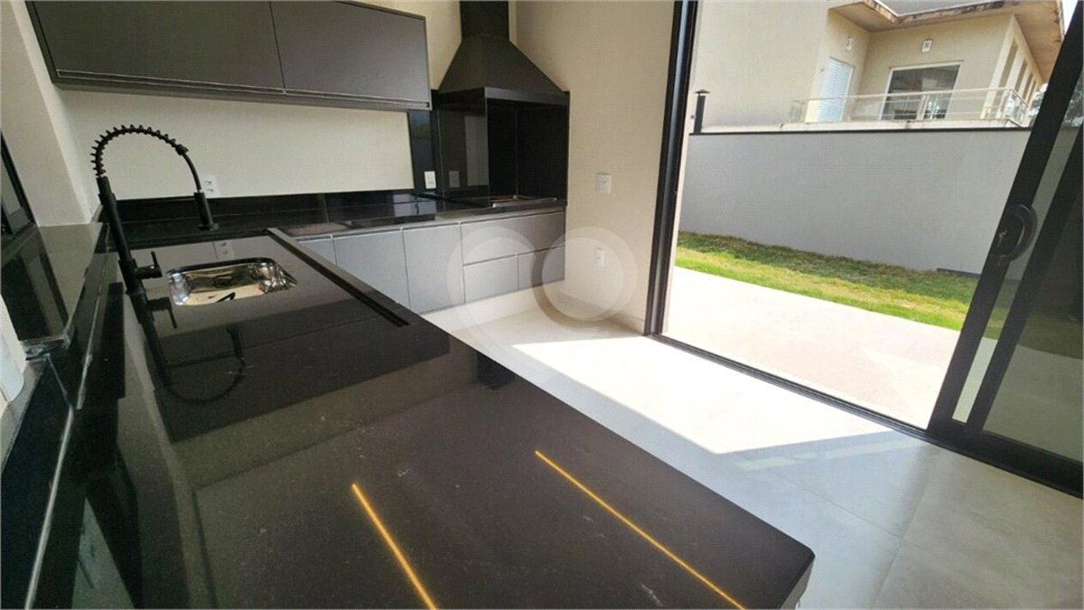 Casa à venda com 3 suítes no condomínio Vita Verdi, Valinhos - SP