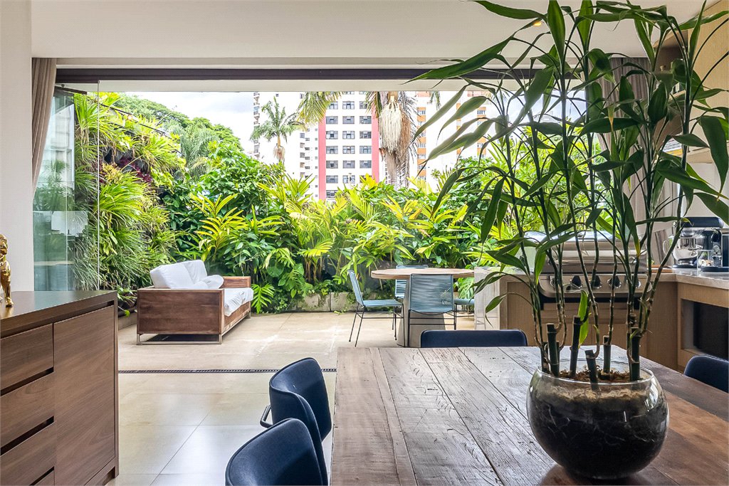 Casa de Vila à venda com 4 quartos, sendo 3 suítes, em Vila Nova Conceição, São Paulo, SP
