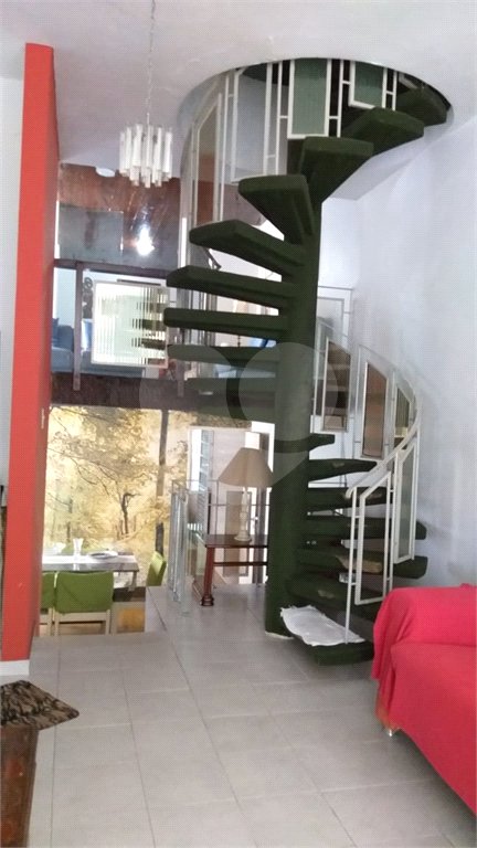 Sobrado à venda com 3 quartos, sendo 1 suíte, em Bosque da Saúde, São Paulo, SP