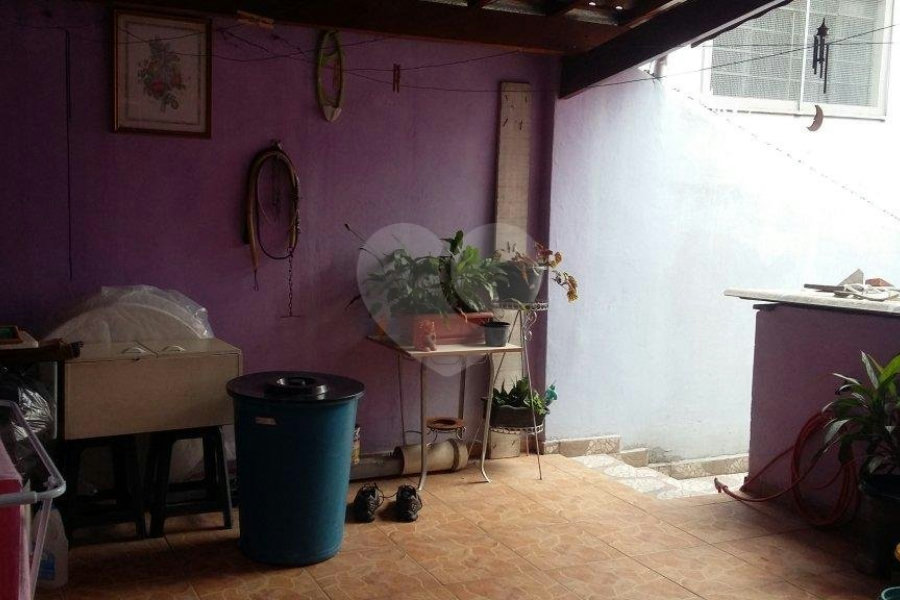 Sobrado à venda com 3 quartos em Parque Peruche, São Paulo, SP
