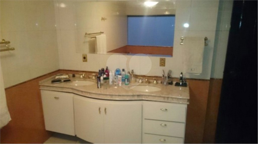 Sobrado à venda com 5 quartos, sendo 2 suítes, em Brooklin Paulista, São Paulo, SP