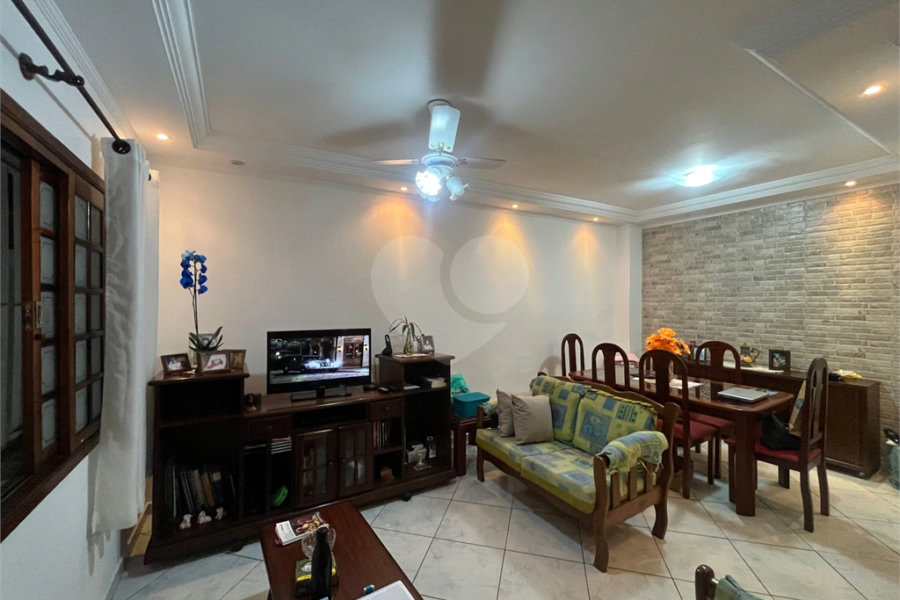Sobrado à venda com 3 quartos, sendo 1 suíte, em Vila Irmãos Arnoni, São Paulo, SP