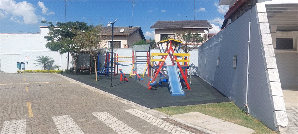 Casa à venda com 3 quartos, sendo 1 suíte,  no condomínio Forest Hills, Guarulhos - SP