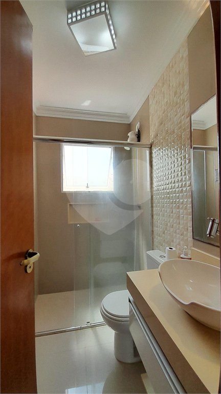 Casa à venda com 3 quartos, sendo 1 suíte, no condomínio Residencial Jardins, São Bernardo do Campo - SP