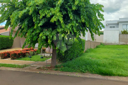 Vende-se terreno no Village Damha em Araraquara