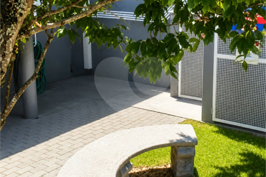 Casa à venda com 3 quartos, sendo 1 suíte, no condomínio Morada do Horto, São Paulo - SP