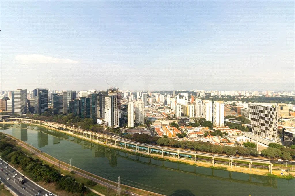 Apartamento à venda com 3 suítes em Jardim Morumbi, São Paulo, SP