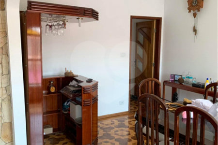 Casa à venda com 4 quartos, sendo 2 suítes,  no Centro, Mairinque, SP