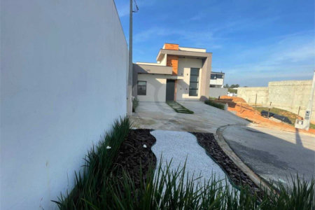 Casa à venda com 3 quartos, sendo 1 suíte, no condomínio Horto Florestal Villagio, Sorocaba - SP