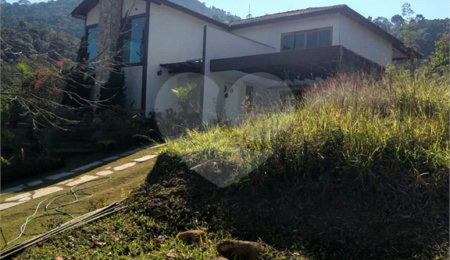 Casa à venda com 5 quartos, sendo 1 suíte,  no condomínio Canada Village, Mairiporã - SP