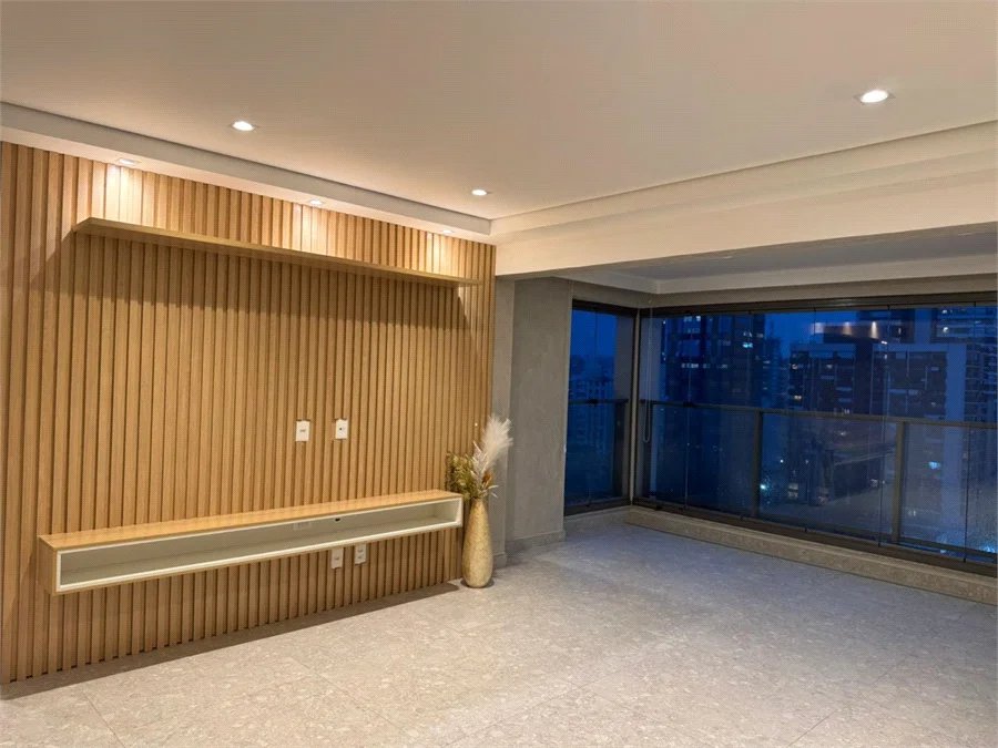 Apartamento para alugar com 3 quartos, sendo 2 suítes,  em Pinheiros, São Paulo, SP
