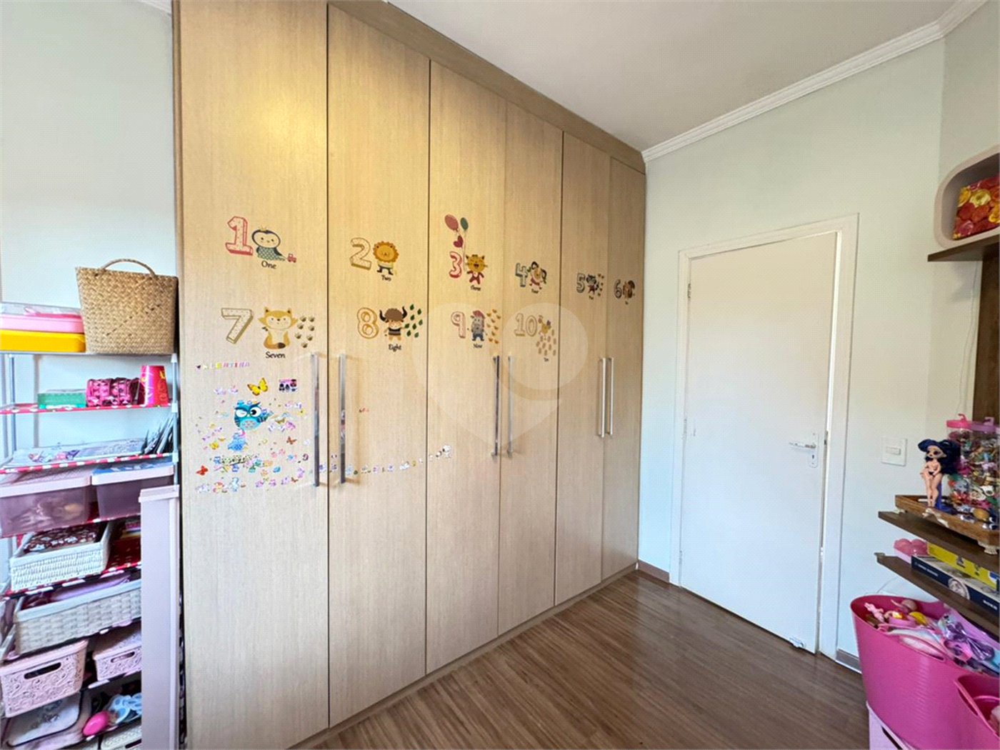Casa à venda com 3 suítes no condomínio Terras de São Francisco, Vinhedo - SP