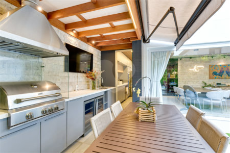 Casa à venda com 4 suítes no condomínio Jardim Flora, São Paulo - SP