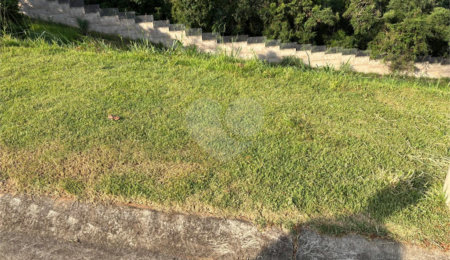 Terreno à venda com 1 suíte no condomínio Residencial Campo de Toscana, Vinhedo - SP
