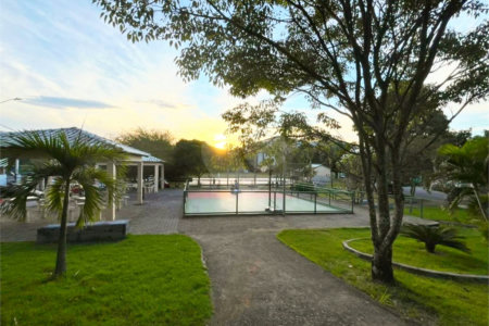 Casa à venda com 2 quartos, sendo 1 suíte, no condomínio Residencial Vale das Palmeiras, Rio de Janeiro - RJ