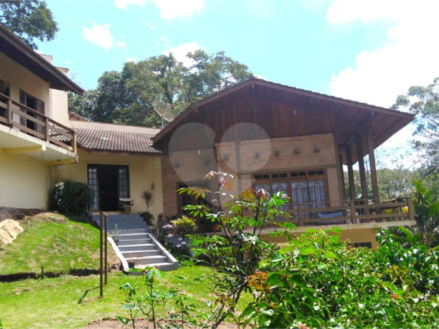 Casa à venda ou para alugar com 3 quartos, sendo 1 suíte,  no condomínio Alpes de Caieiras, Caieiras - SP