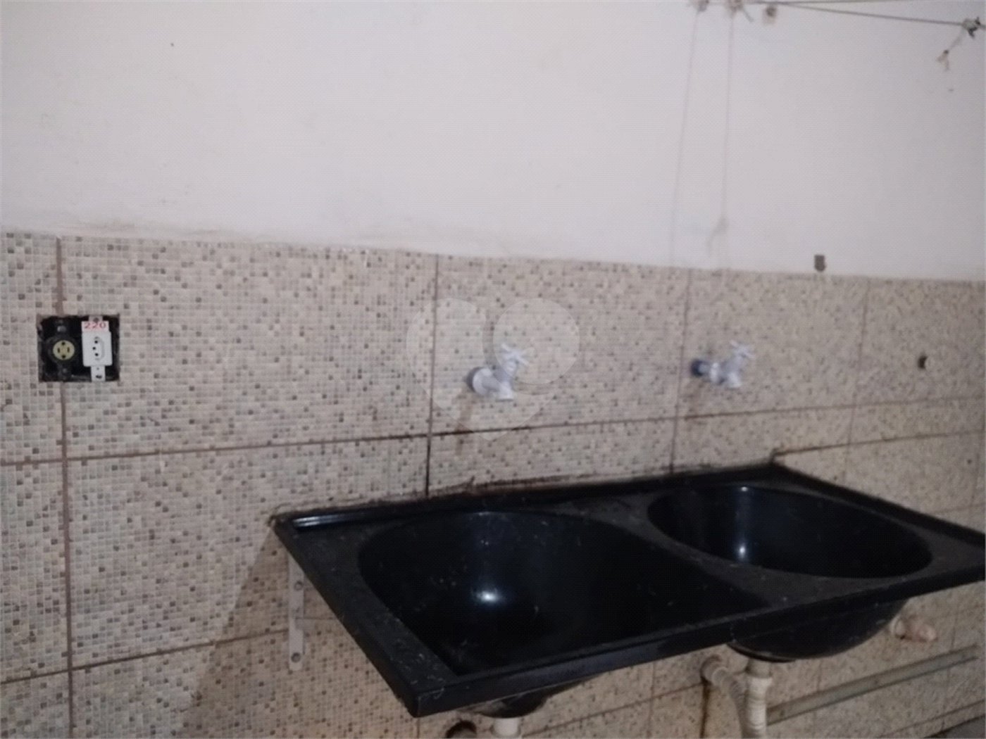 Casa à venda com 3 quartos em Jardim Santa Helena, Itaquaquecetuba, SP
