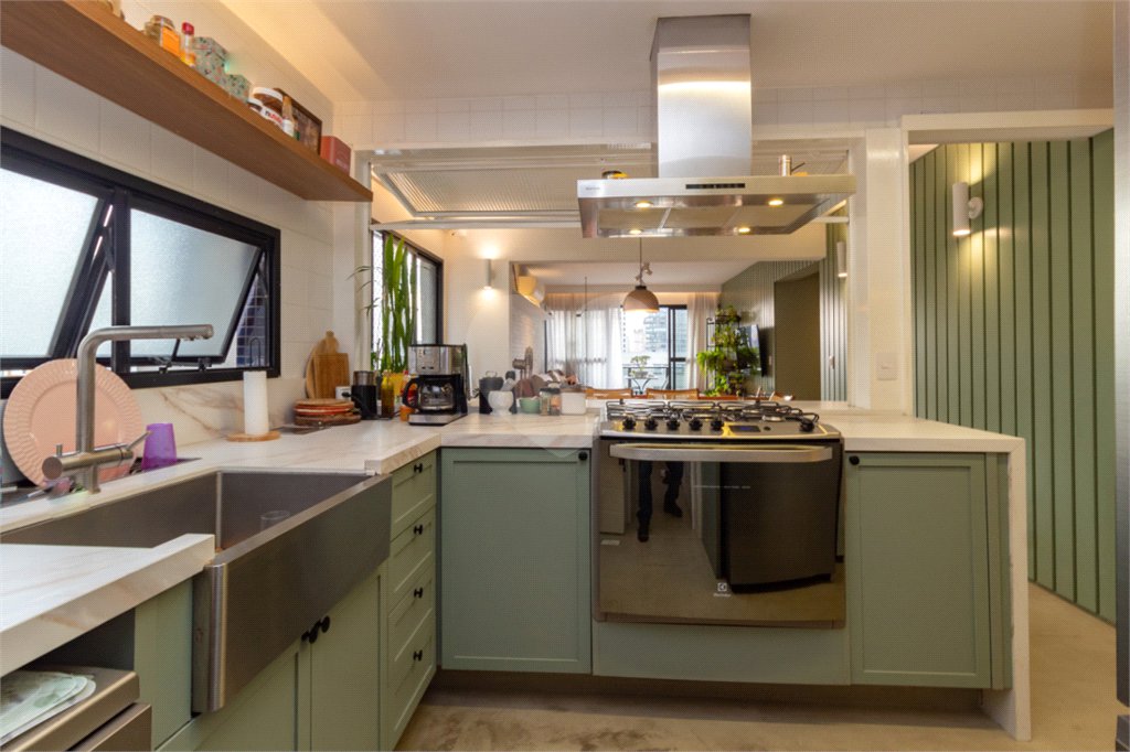 Apartamento à venda com 3 quartos, sendo 1 suíte, em Moema, São Paulo, SP