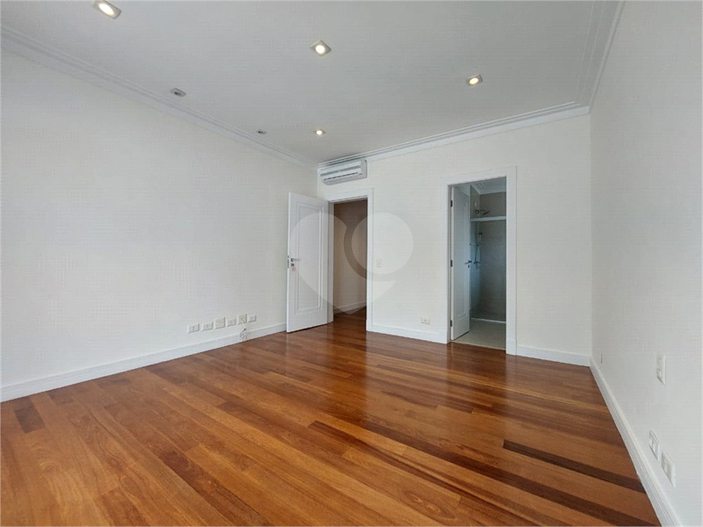 Casa à venda com 4 suítes no condomínio Residencial Morumbi, São Paulo - SP
