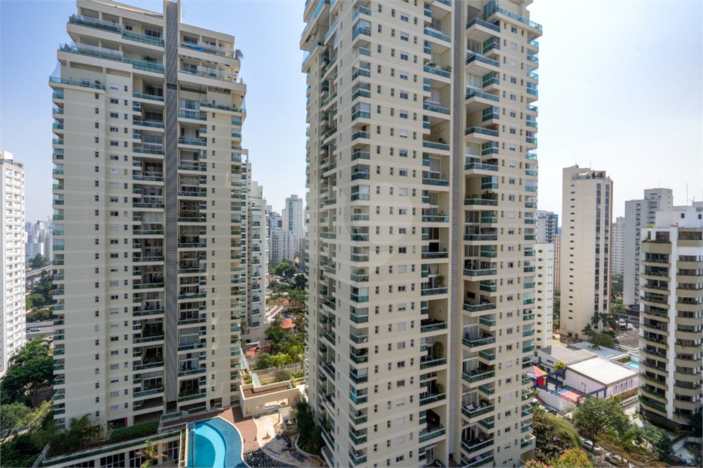 Apartamento à venda com 3 suítes em Campo Belo, São Paulo, SP