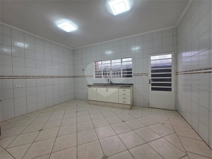 Casa à venda com 3 quartos, sendo 1 suíte, no condomínio Residencial Jardim das Palmeiras, Vinhedo - SP
