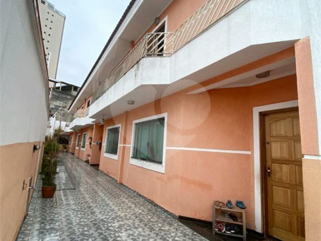 Casa à venda com 3 quartos, sendo 2 suítes,  no condomínio Ibarra, São Paulo - SP