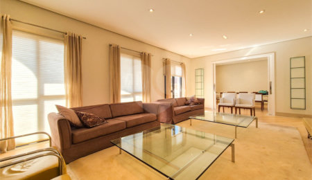 Apartamento à venda ou para alugar com 4 quartos, sendo 3 suítes, em Moema, São Paulo, SP