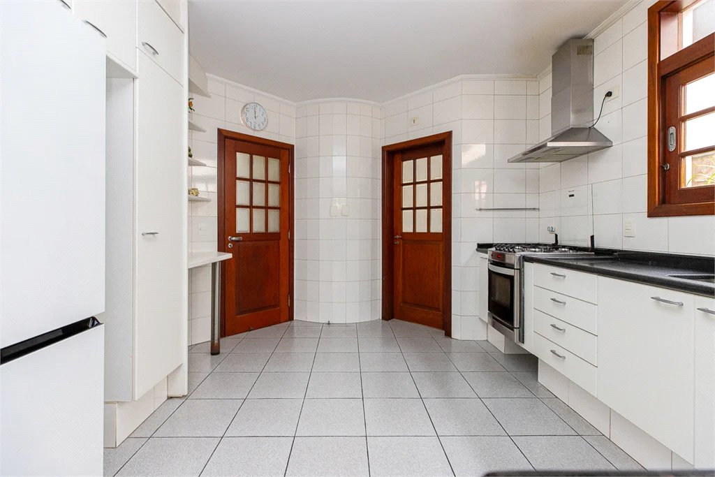 Casa à venda com 5 quartos, sendo 3 suítes, no condomínio Residencial Morumbi, São Paulo - SP