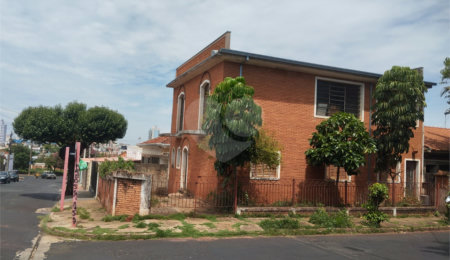 Sobrado à venda com 4 quartos, sendo 1 suíte,  em Vila Xavier (vila Xavier), Araraquara, SP