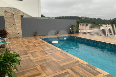 Casa à venda com 3 quartos, sendo 1 suíte, no condomínio Residencial Ponderosa, São Roque - SP
