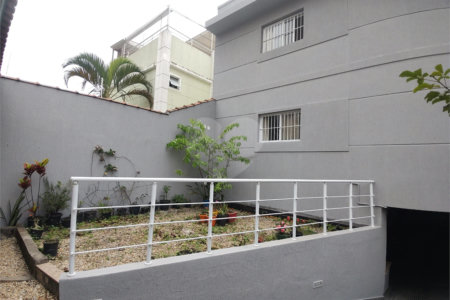Casa à venda com 3 suítes no condomínio Morada das Hortênsias, São Paulo - SP