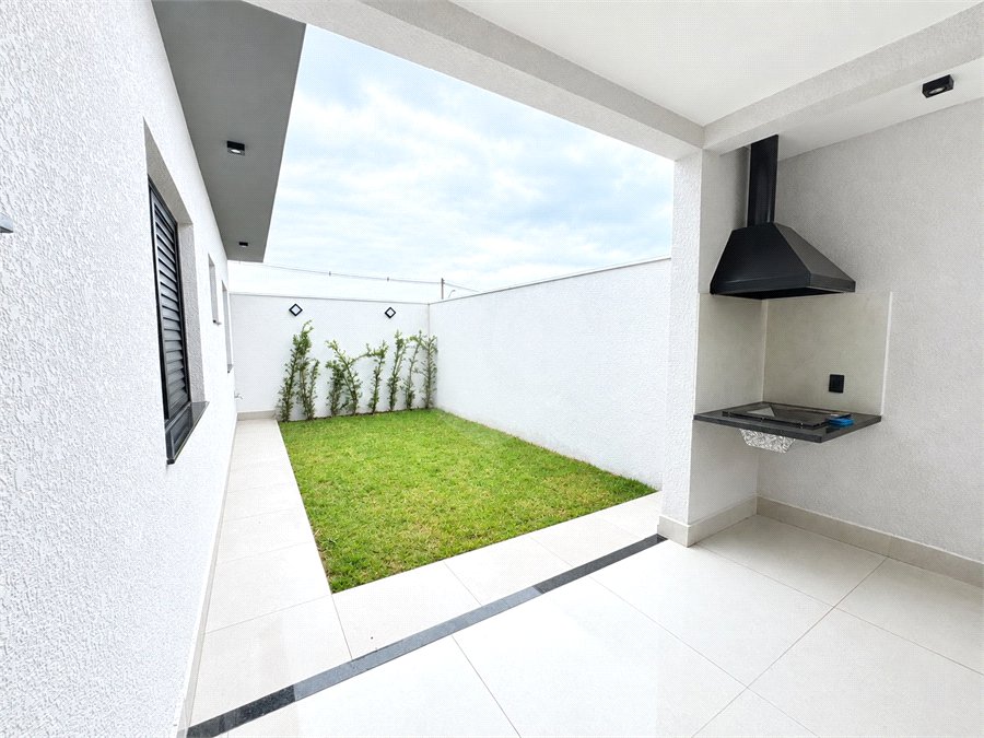 Casa à venda com 2 quartos, sendo 1 suíte, no condomínio Tivolli, Itapetininga - SP